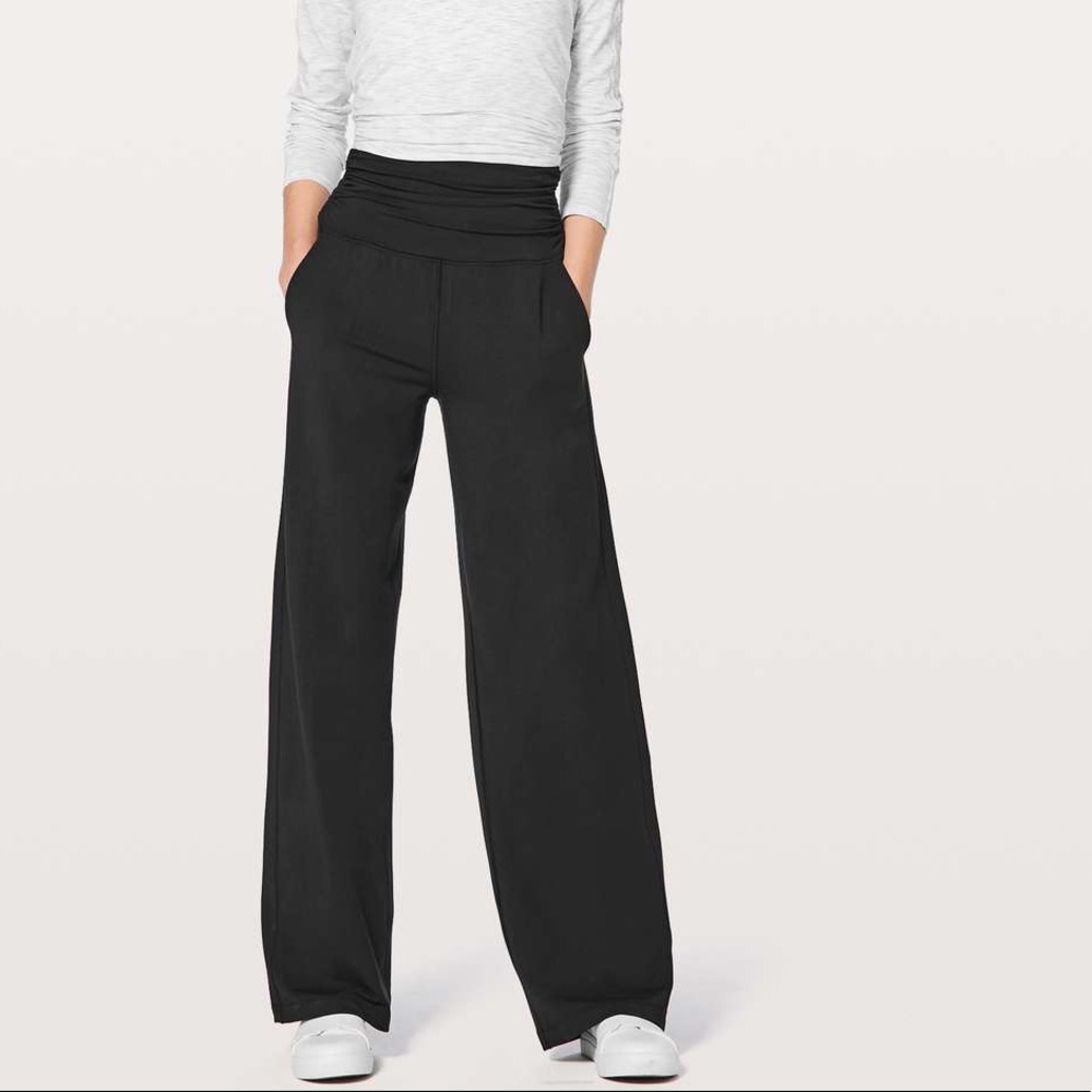 Lululemon Take it Easy Pant. Black. Worn once